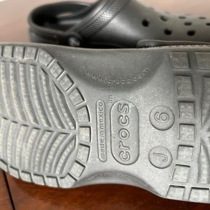 Crocs youth size 6